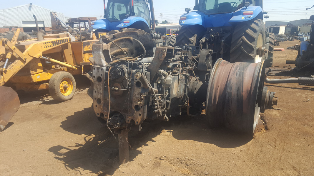 New  Holland T8 390