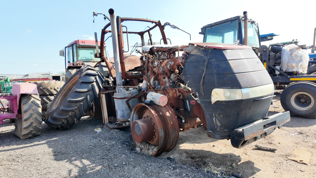 CASE Magnum 285 Tractor Now stripping for spares.