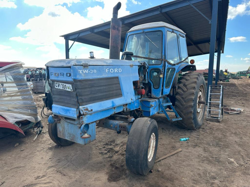 Ford TW-30 Tractor Stripping for spares