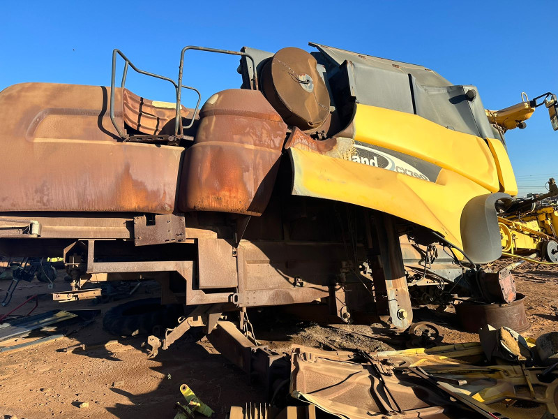 New Holland CX760 Combine Stripping for spares
